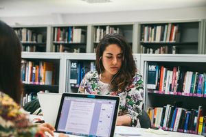 Lernen in der Bibliothek