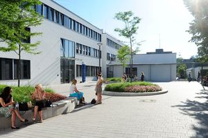 Die Hochschule Niederrhein erstreckt sich über verschiedene Standorte: einer in Mönchengladbach und zwei in Krefeld.