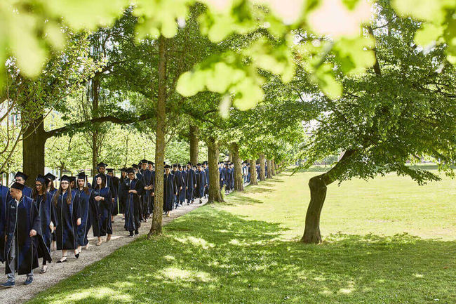 Die Abschlüsse reichen vom Bachelor über den Master bis hin zum Doctor of Philosophy.