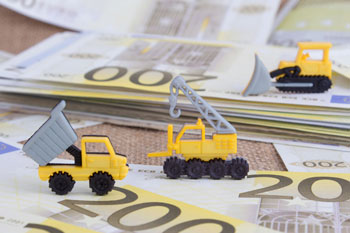 Spielbaufahrzeuge auf Geldscheinen