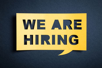 Schild mit der Aufschrift We are hiring