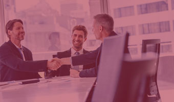 Vertriebsingenieure bei einem Meeting